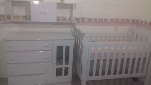 Conjunto de quarto de bebê unisex.