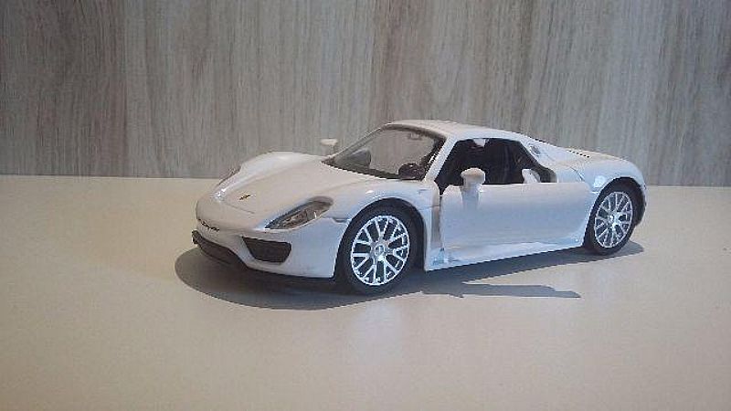 Porsche em miniatura 918 spyder - scale 1 / 32