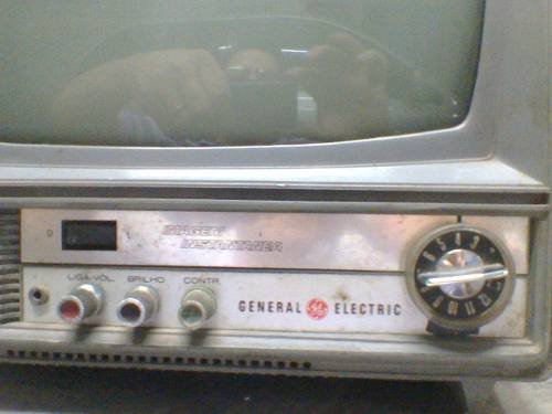 Televisor Antigo 12 Polegadas General Electric Valvulado.