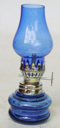 Lampião De Mesa Querosene Colonial Em Vidro Azul Miniatura