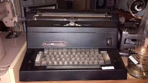Maquina De Escrever Olivetti Preta
