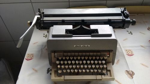 Máquina De Escrever Olivetti Linea 98 Em Excelente Estado