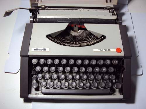 Máquina De Escrever Olivetti Tropical/ Maleta - Leia