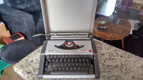Máquina Escrever Olivetti Tropical Funcionando