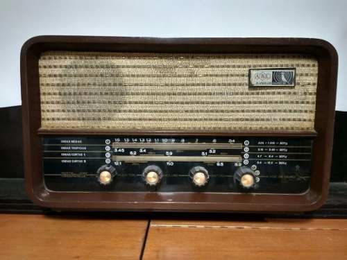 Rádio Antigo Abc. Dito Canarinho. Sem Funcionamento.