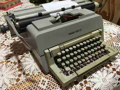 Maquina De Escrever Olivette Em Árabe