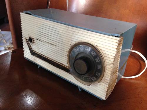 Radio Valvulado General Eletric De Baquelite Antigo Anos 50