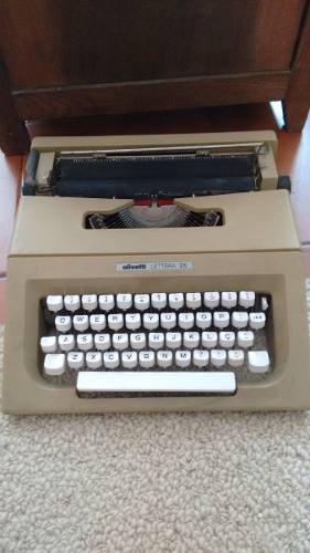 Máquina De Escrever Olivetti Lettera 25