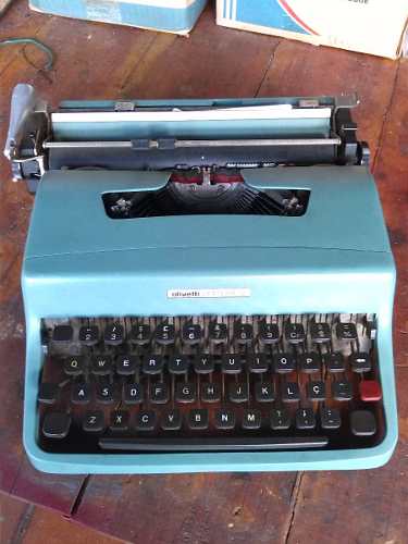 Máquina De Escrever Ollivetti Lettera 32