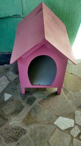 Casa para cachorro na cor rosa