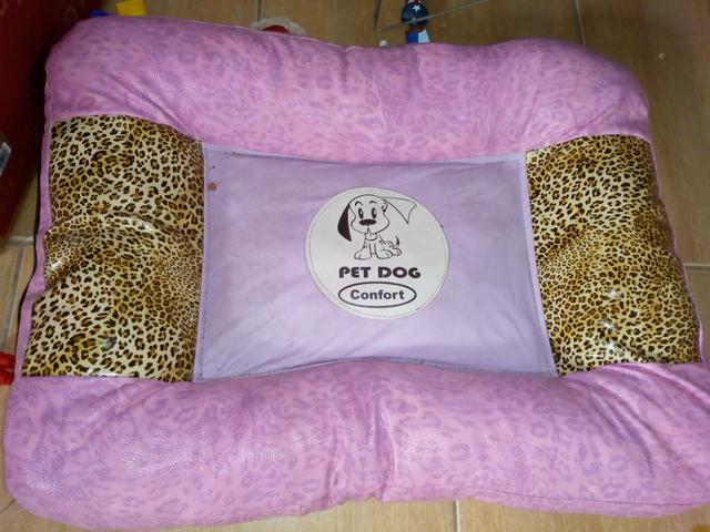 Vendo cama pra cães e gatos tamanho médio rosa