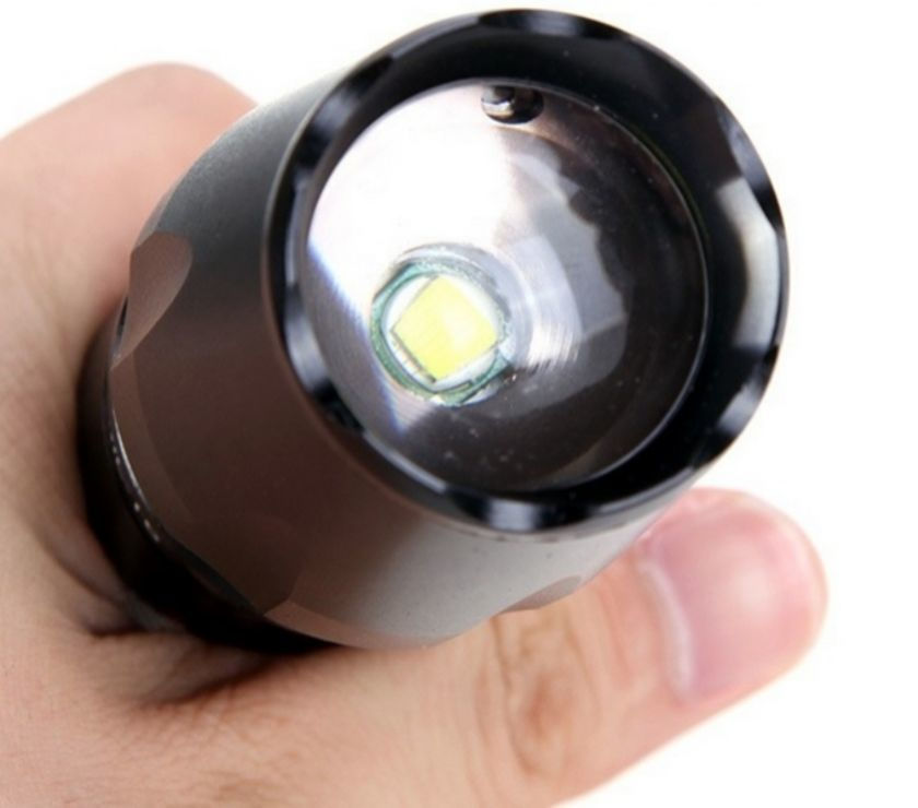Lanterna LED Ultra brilho com zoom e foco 5 intensidades 200