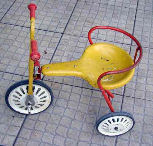 Triciclo Bandeirante Antigo