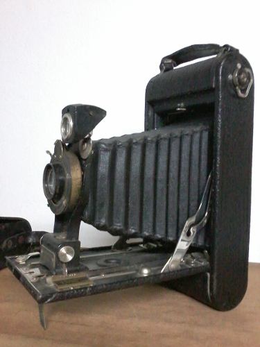 Antiga Câmera Fotográfica De Fole Kodak Com Estojo