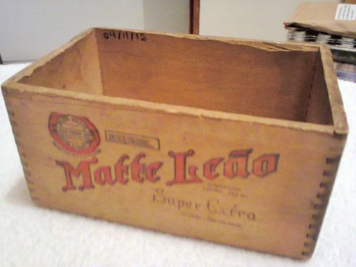 Caixa Madeira Matte Leão (anos 40)