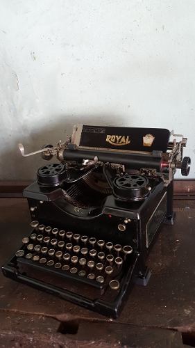 Maquina De Escrever Royal Antiga Linda(only Wood)