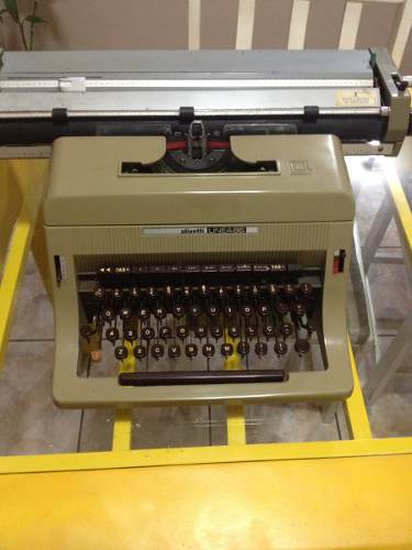 Maquina Escrever Linea 88 Olivetti Antiga