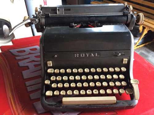 Máquina Antiga Escrever Royal Funcionando Bem