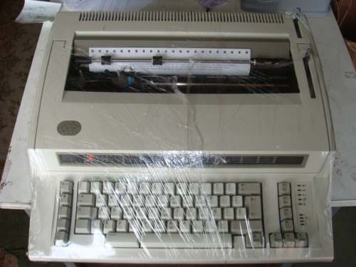Máquina De Escrever Ibm  Ww  (semi-nova)