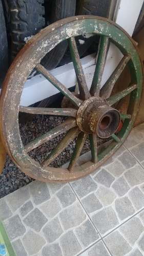 Roda De Carroça Antiga