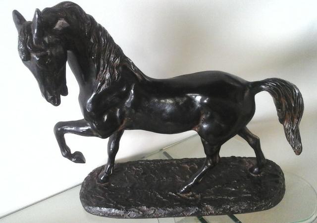 Maravilhoso Cavalo Árabe em Bronze