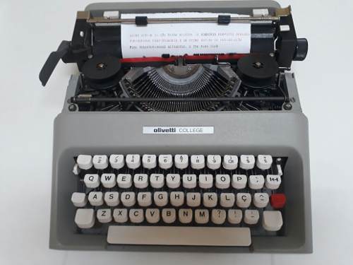 Maquina De Escrever Portátil Olivetti College