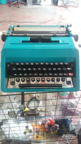 Máquina De Escrever Antiga Olivetti Studio 45 Funcionando