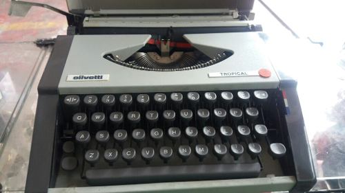 Máquina De Escrever Antiga Olivetti Tropical Anos 80