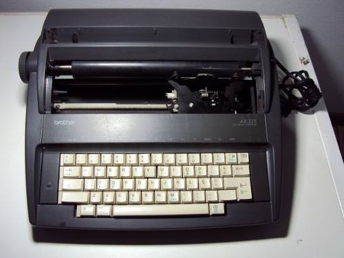 Máquina De Escrever Elétrica Brother Ax-325 - Leia Anuncio