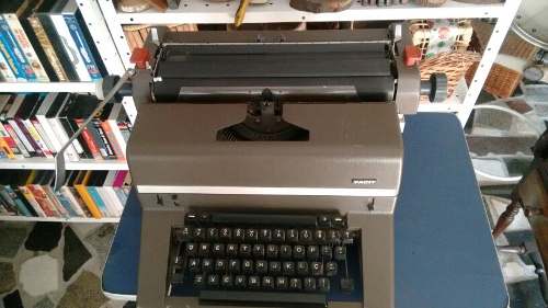 Máquina De Escrever Facit Marron