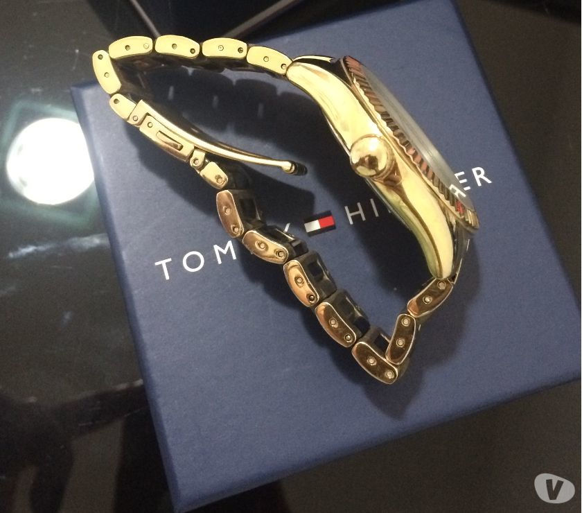 vendo relógio feminino da marca Tommy - R$  dourado
