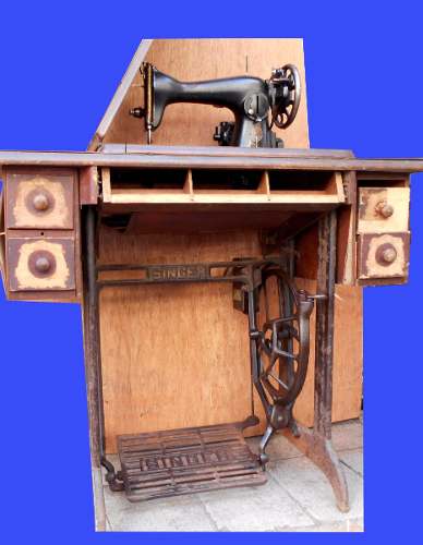 Maquina De Costura Antiga Singer
