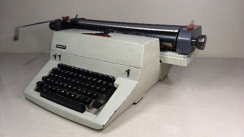 Antiga Máquina De Escrever Facit Datilografia Retro Vintage