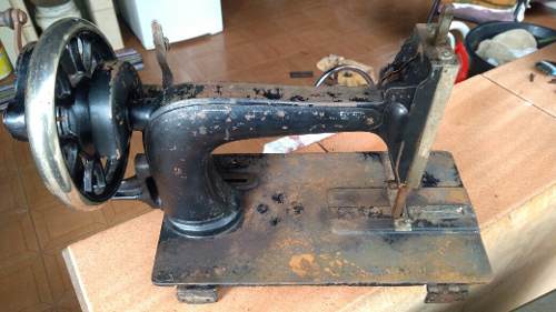 Antiga Máquina De Costura Alemã Stoltz Original Cruzeiro