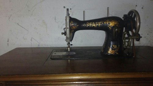 Máquina De Costura Pfaff Antiga Linda Completa (leia)