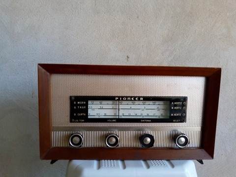 Rádio Antigo Valvula De Madeira Pioneer Modelo Pa14