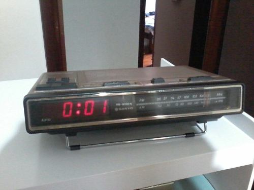 Rádio Relógio Despertador Década 80 Sony