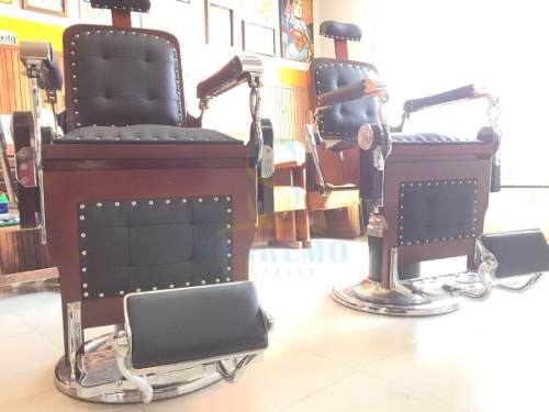 2 Cadeiras De Barbeiro Conforme Foto Restauradas Frete Free