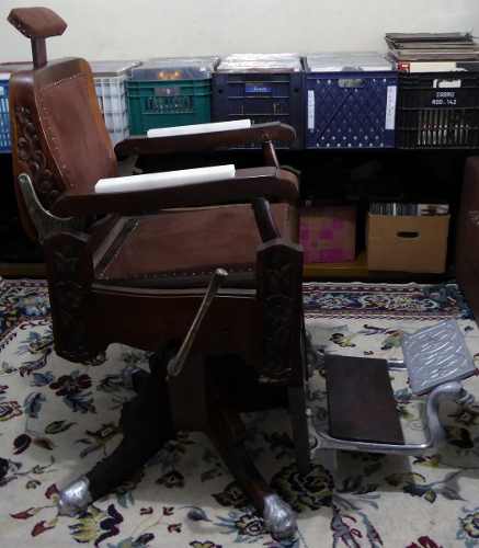 Cadeira De Barbeiro Antiga - Restaurada - Para Retirada