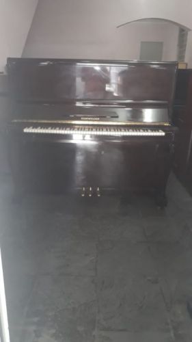 Piano Essenfelder Modelo Armário Marron Brilhante