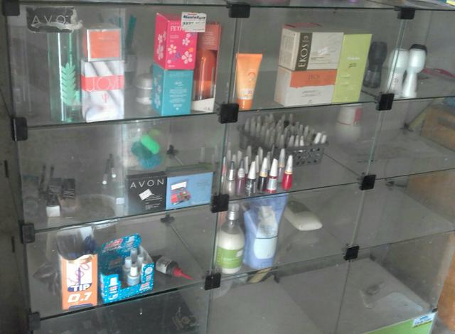 vitrine com luminarias 2xm mdf branca e prateleiras de [ OFERTAS