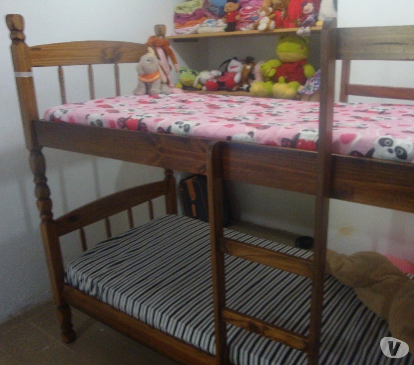 Beliche em boa madeira de pinho, seminova