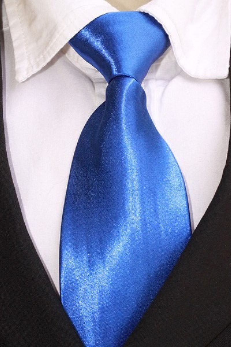 Gravata tradicional lisa com no e com brilho - azul royal