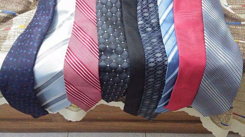 Gravatas usados em otimo estado