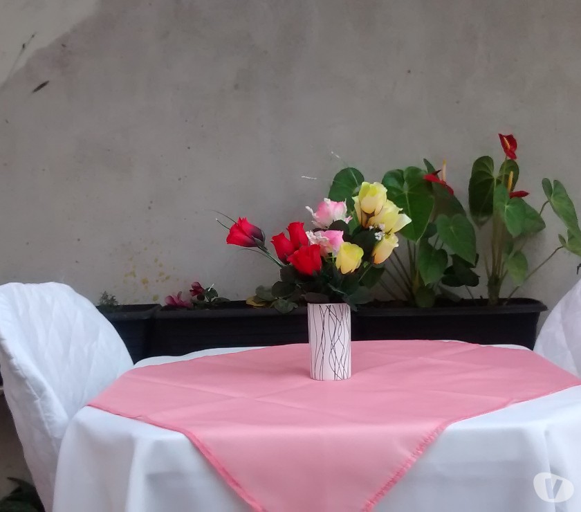 Locaçaõ de toalha de mesa com cobre manchas rosa chiclete