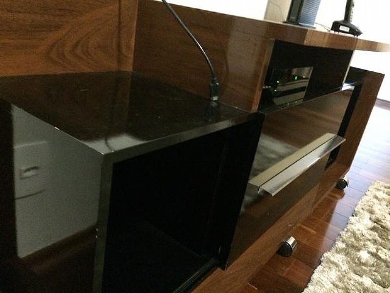 Rack com painel para tv para a sala com rodinhas