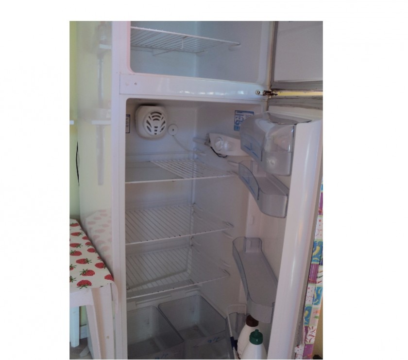 vende-se uma geladeira gelo seco