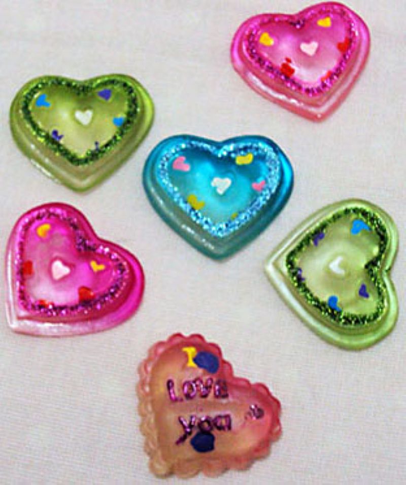 6 coracoes coloridos em murano com detalhes em alto relevo