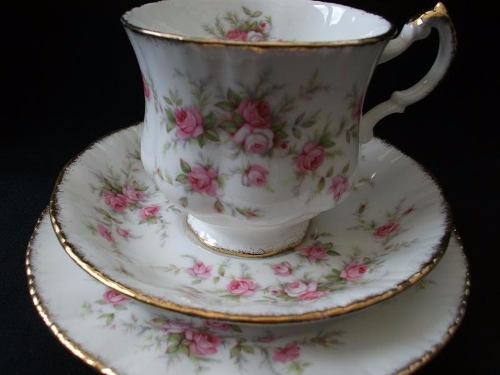 Lindo E Antigo Trio Chá Floral Paragon !! Xícara