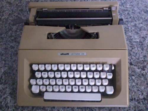 Maquina De Escrever - Olivetti Lettera 25 - Case Original